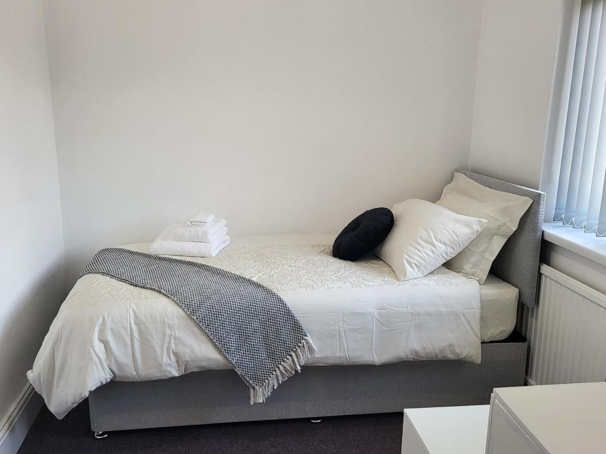 Spacious & Cosy Holiday Home In Манчестър Екстериор снимка
